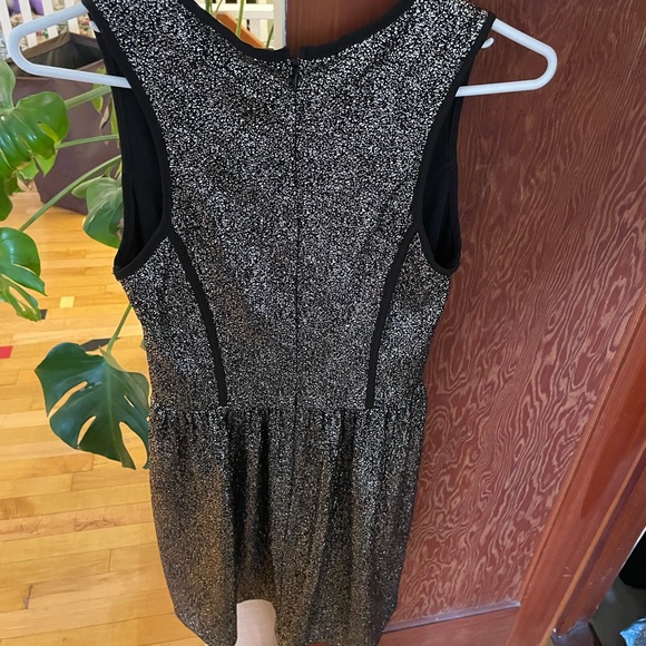 Gold dress - Picture 2 of 3